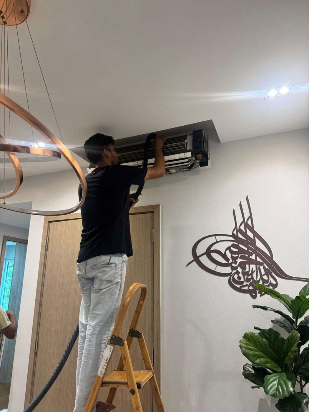 Air conditioning installation
