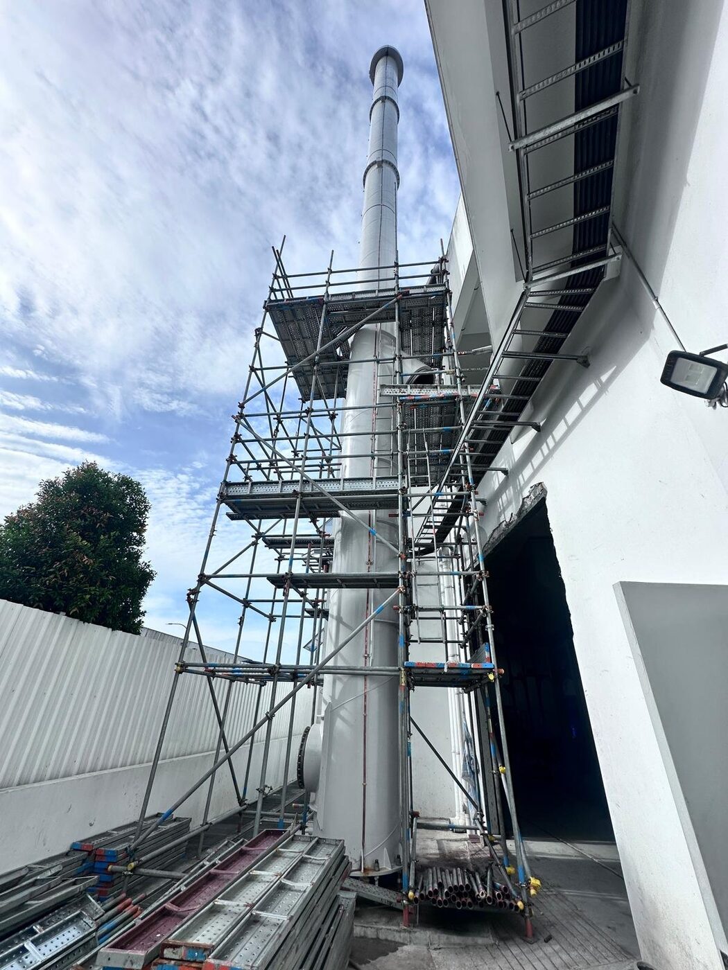 Scaffold access for high-level installation